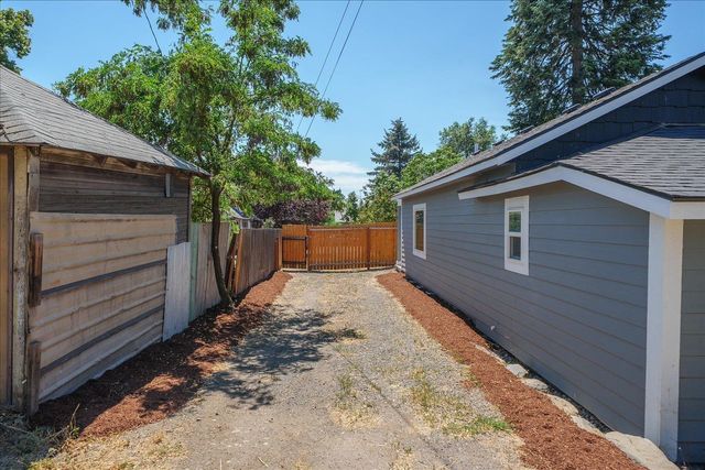 2203 E Glass Ave, Spokane, WA 99207