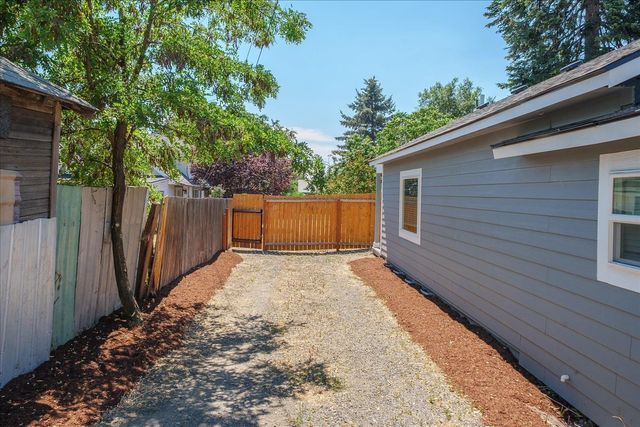 2203 E Glass Ave, Spokane, WA 99207