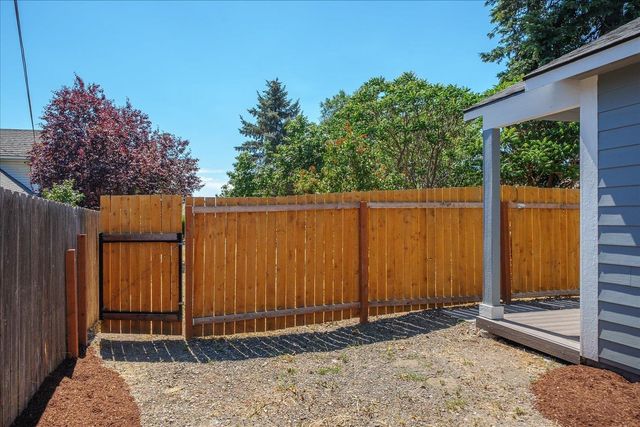 2203 E Glass Ave, Spokane, WA 99207