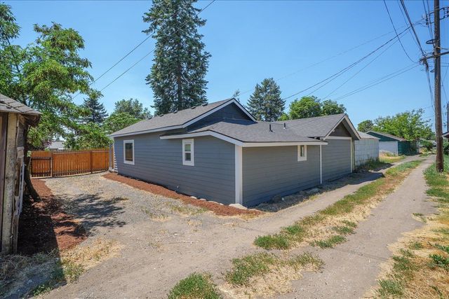 2203 E Glass Ave, Spokane, WA 99207