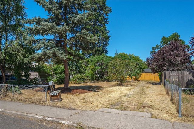 2203 E Glass Ave, Spokane, WA 99207