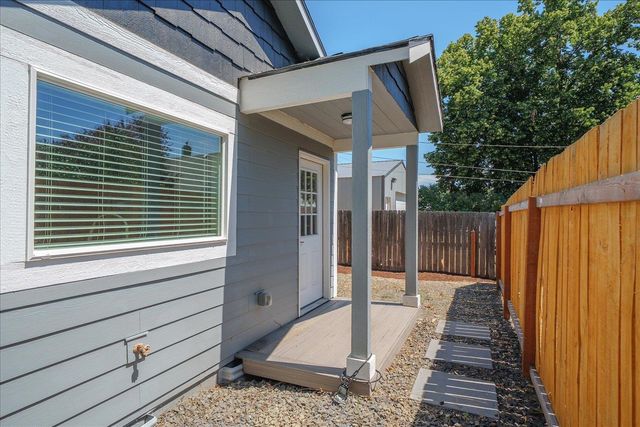 2203 E Glass Ave, Spokane, WA 99207
