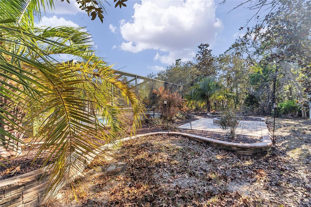 Image 6 of property listing at 5940 N BONVIEW POINT, Dunnellon, FL 34434