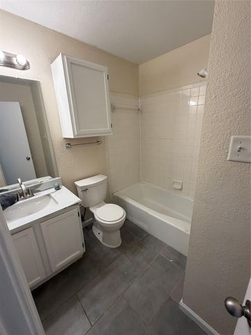 507 Cutty TRL B, Lakeway, TX 78734