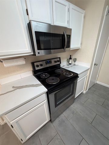 507 Cutty TRL B, Lakeway, TX 78734