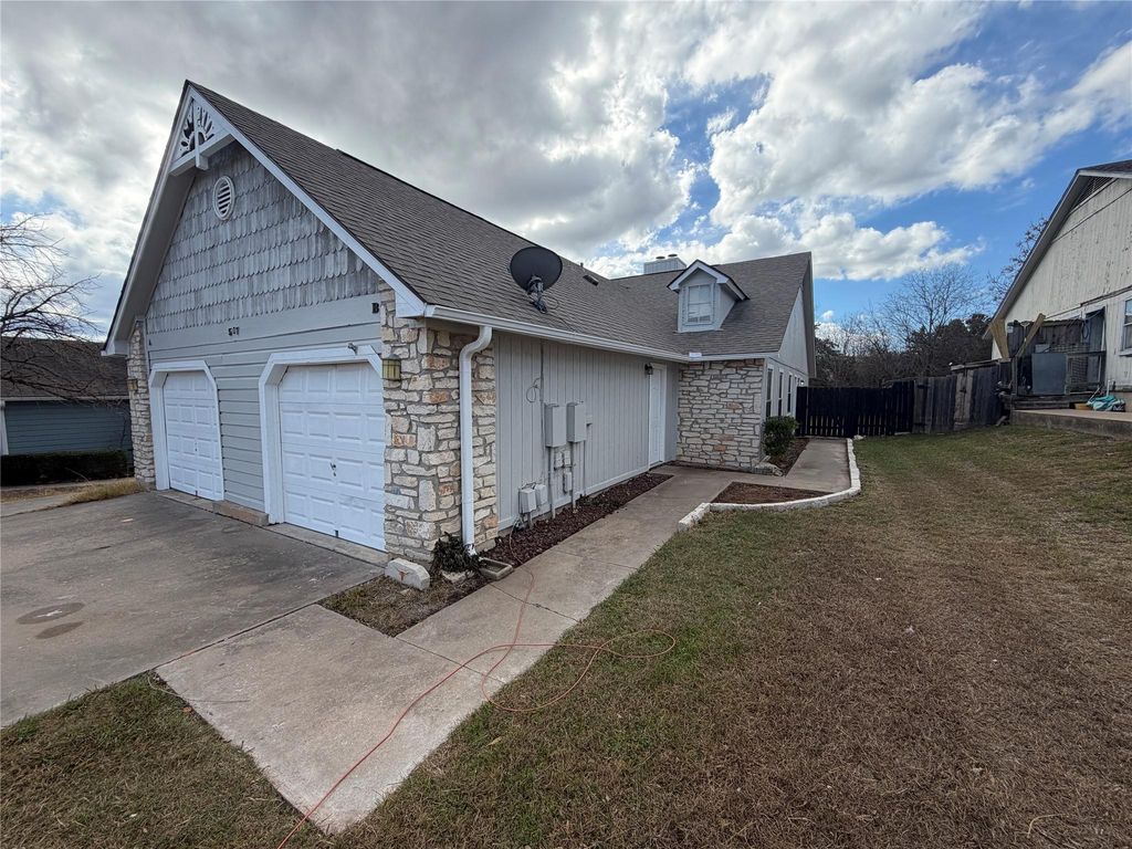 507 Cutty TRL B, Lakeway, TX 78734