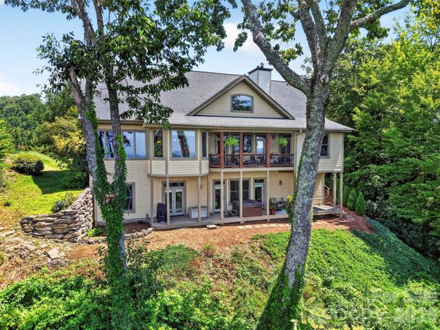 851 Sunlight Ridge Drive, Hendersonville, NC 28792