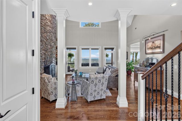 851 Sunlight Ridge Drive, Hendersonville, NC 28792