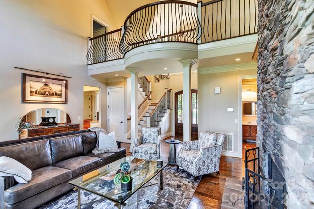 851 Sunlight Ridge Drive, Hendersonville, NC 28792