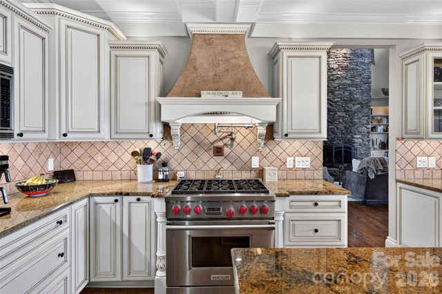 851 Sunlight Ridge Drive, Hendersonville, NC 28792