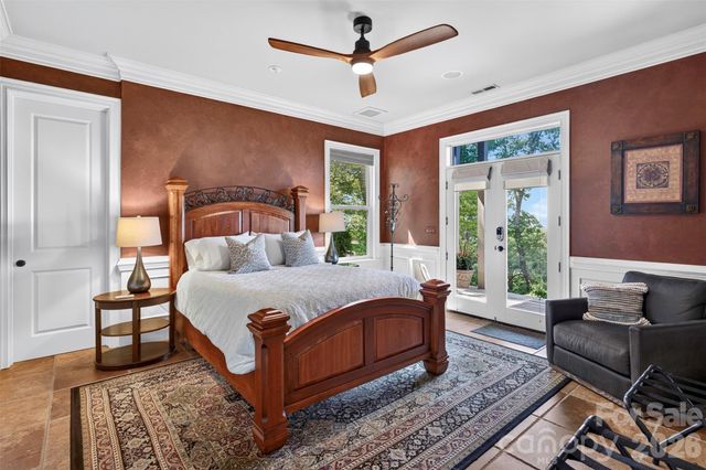 851 Sunlight Ridge Drive, Hendersonville, NC 28792
