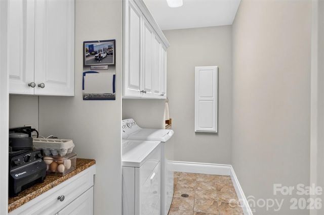 851 Sunlight Ridge Drive, Hendersonville, NC 28792