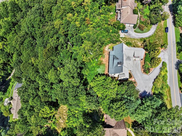 851 Sunlight Ridge Drive, Hendersonville, NC 28792