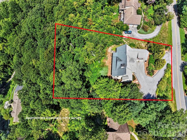851 Sunlight Ridge Drive, Hendersonville, NC 28792