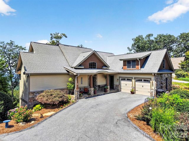 851 Sunlight Ridge Drive, Hendersonville, NC 28792
