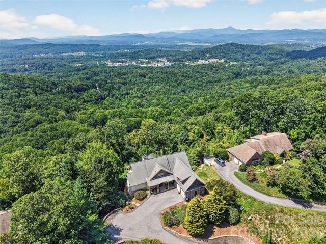 851 Sunlight Ridge Drive, Hendersonville, NC 28792