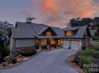 851 Sunlight Ridge Drive, Hendersonville, NC 28792