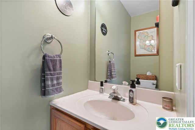 2659 Fieldview Drive, Lower Macungie Twp, PA 18062