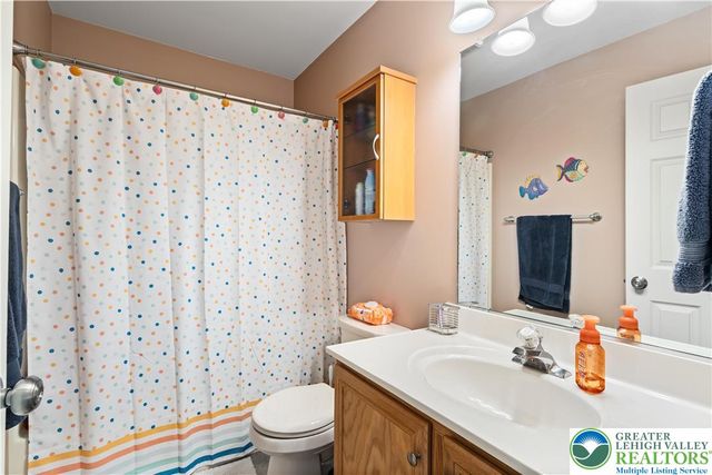 2659 Fieldview Drive, Lower Macungie Twp, PA 18062