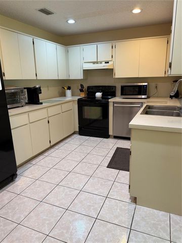 8591 SW 93RD PLACE B, Ocala, FL 34481