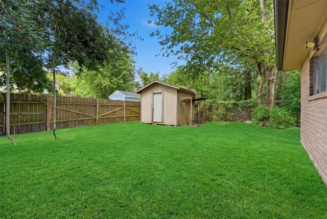 12402 Enchanted Path Drive, Houston, TX 77044