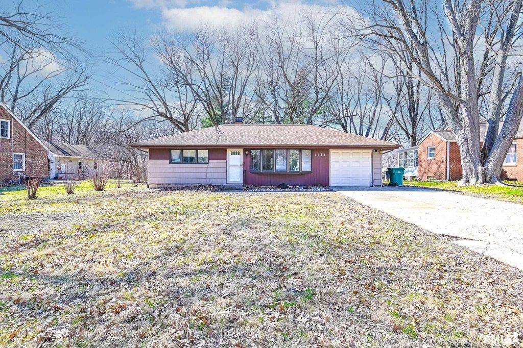 1141 N Wood Road, Peoria, IL 61604