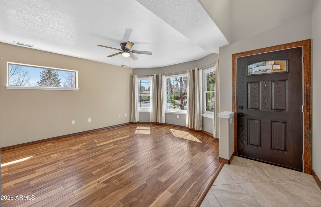 Image 2 of property listing at 6640 E EAGLE CREST Drive, Flagstaff, AZ 86004