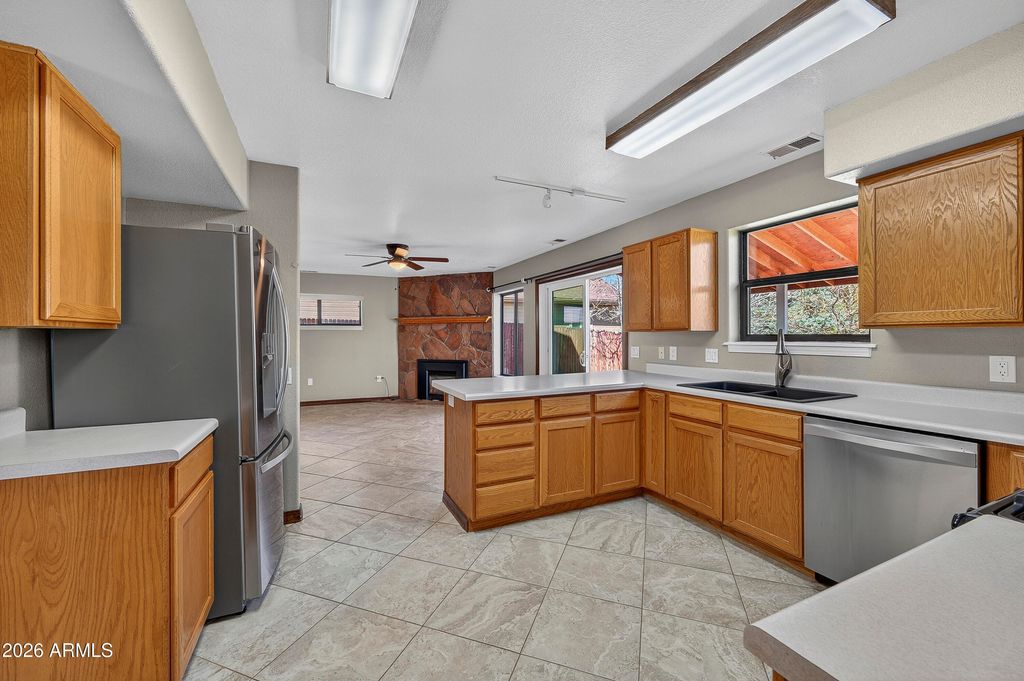 Image 5 of property listing at 6640 E EAGLE CREST Drive, Flagstaff, AZ 86004