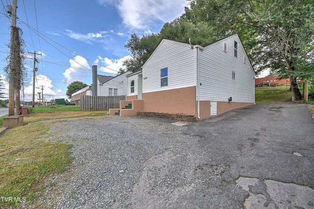 2609 Bloomingdale Road, Kingsport, TN 37660