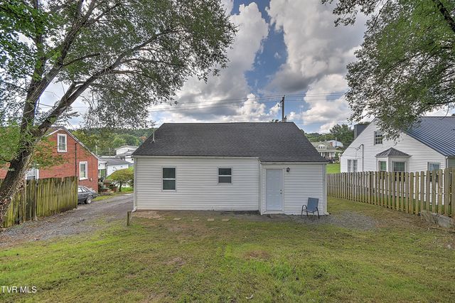 2609 Bloomingdale Road, Kingsport, TN 37660