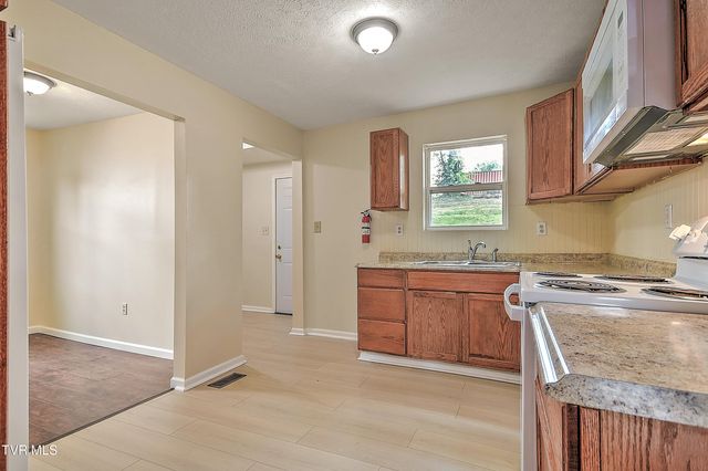 2609 Bloomingdale Road, Kingsport, TN 37660