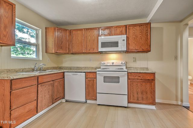 2609 Bloomingdale Road, Kingsport, TN 37660