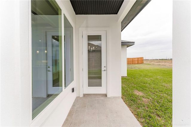 1405 E Danielle Avenue, Pharr, TX 78577