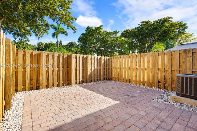 15075 SW 113th Ter, Miami, FL 33196