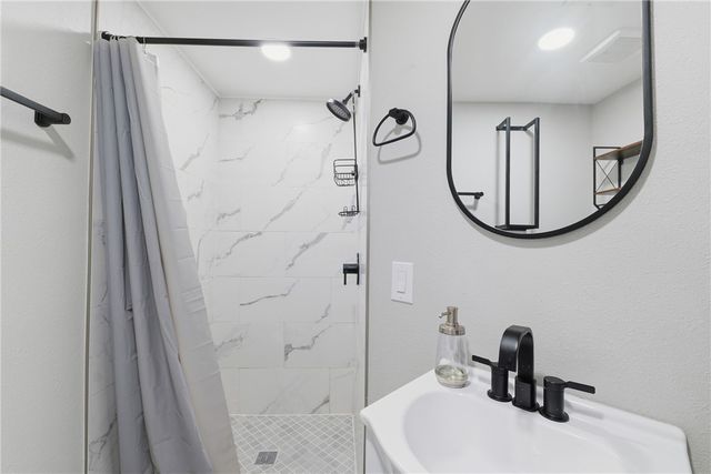 2402 SE Jayel Terrace 4, Bentonville, AR 72712