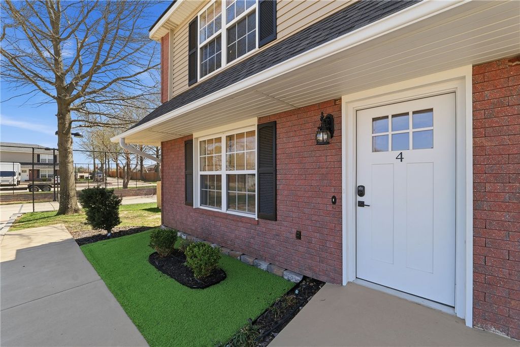 2402 SE Jayel Terrace 4, Bentonville, AR 72712