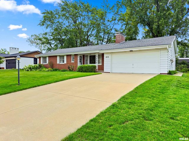303 OAKWOOD Circle, Washington, IL 61571