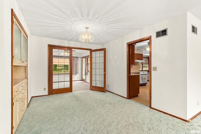 303 OAKWOOD Circle, Washington, IL 61571