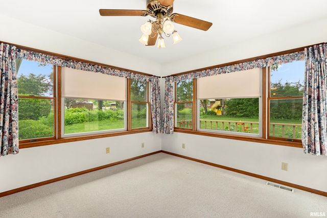 303 OAKWOOD Circle, Washington, IL 61571
