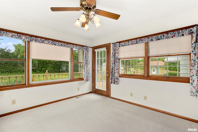 303 OAKWOOD Circle, Washington, IL 61571