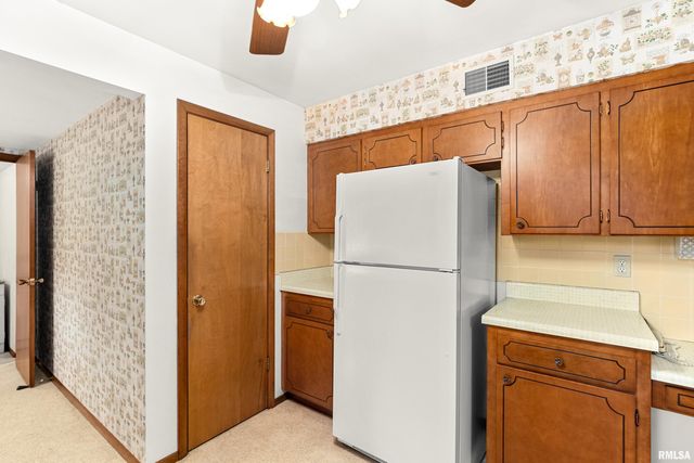 303 OAKWOOD Circle, Washington, IL 61571