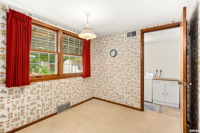 303 OAKWOOD Circle, Washington, IL 61571