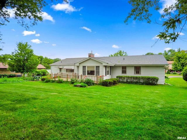 303 OAKWOOD Circle, Washington, IL 61571