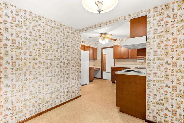 303 OAKWOOD Circle, Washington, IL 61571