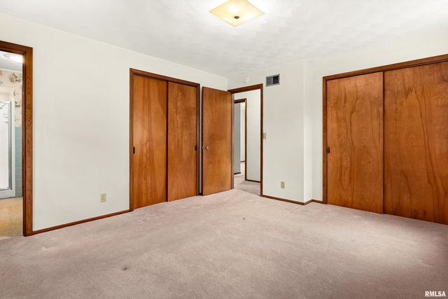 303 OAKWOOD Circle, Washington, IL 61571