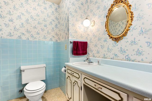 303 OAKWOOD Circle, Washington, IL 61571