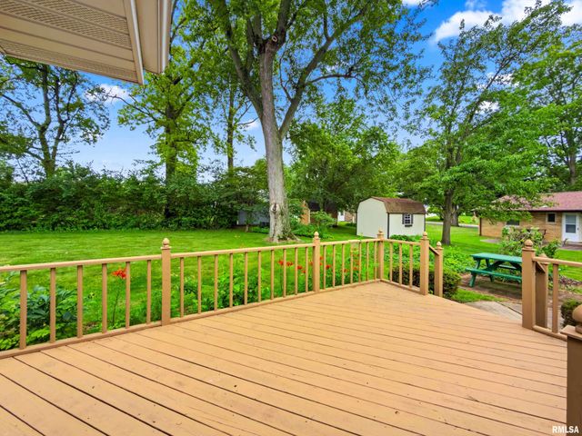 303 OAKWOOD Circle, Washington, IL 61571