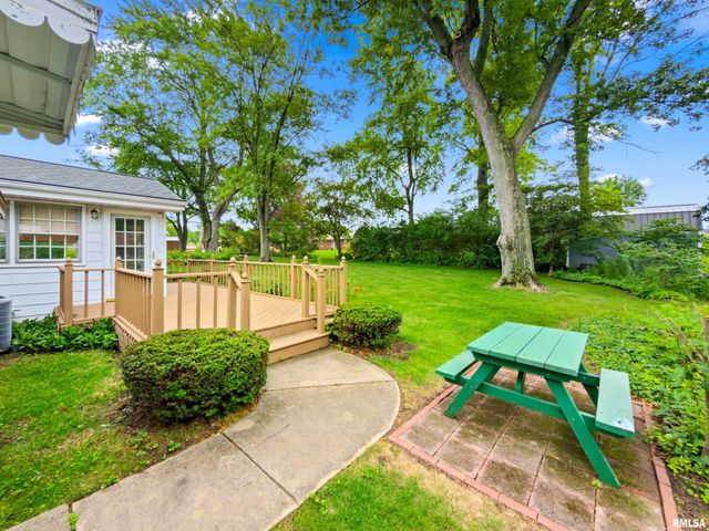 303 OAKWOOD Circle, Washington, IL 61571