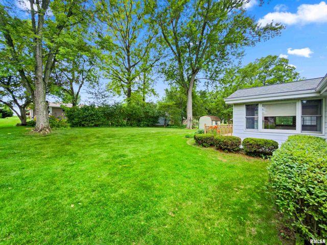303 OAKWOOD Circle, Washington, IL 61571