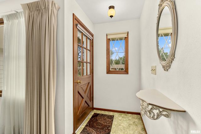 303 OAKWOOD Circle, Washington, IL 61571